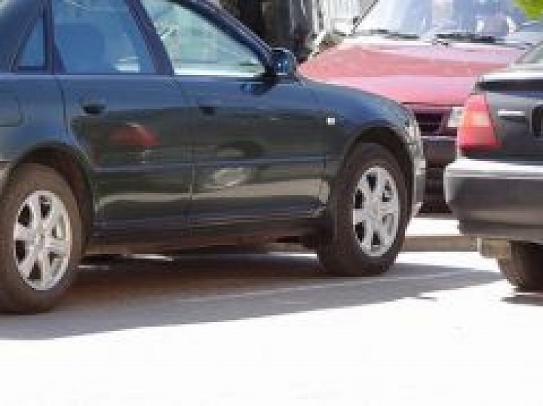 Jūrmalā automašīnu sadursmē cieš sieviete