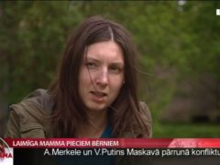 Laimīga mamma pieciem bērniem