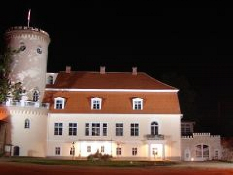 Muzeju nakti Cēsīs atzīmēs ar pasākumu "Tālas noskaņas zilā vakarā"