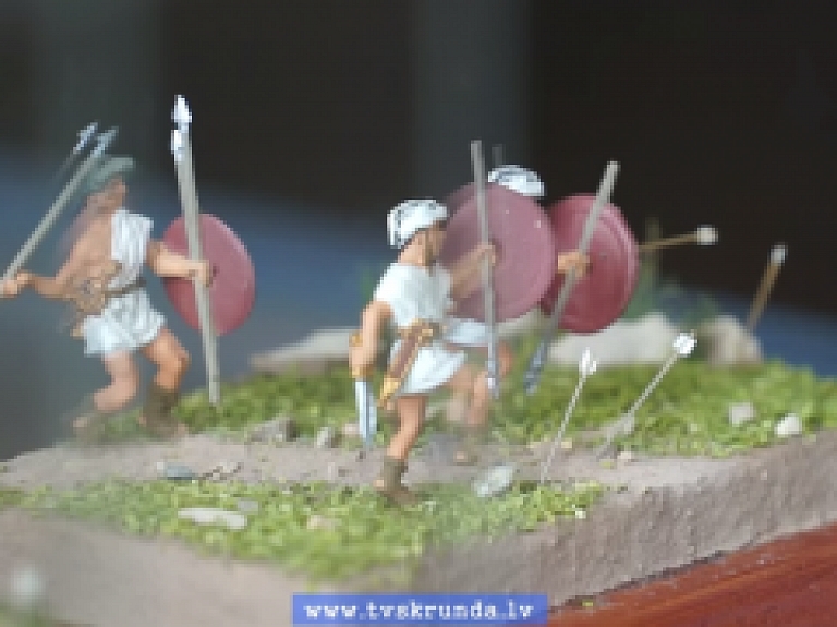 Skrundas TV: Diorāmu un vinješu izstāde Kuldīgā