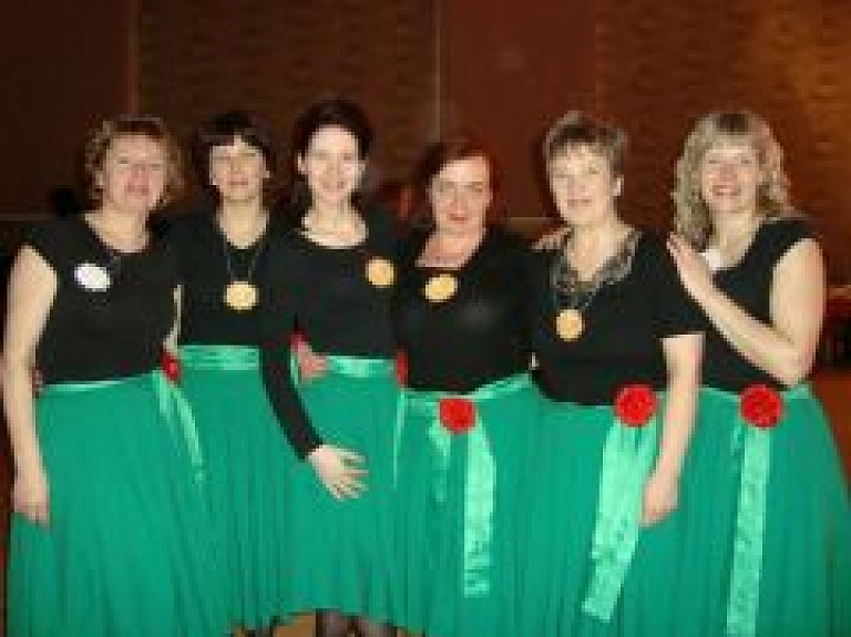 Viļakas un Šķilbēnu līnijdejotājas piedalās sezonas noslēguma ballē