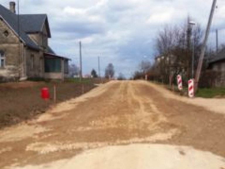 Atsākti darbi Naglenes ielā