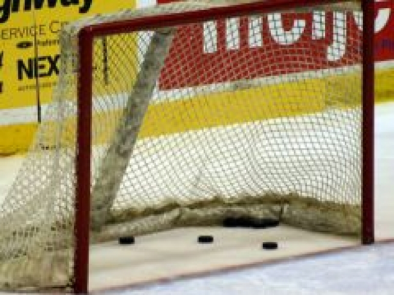 Hokeja vērošanas privilēģijas tiem, kuriem darbs beidzas piecos