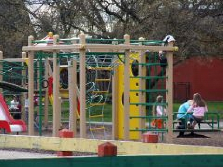 Medņevas PII "Pasaciņa" vēlas izveidot rotaļlaukumu