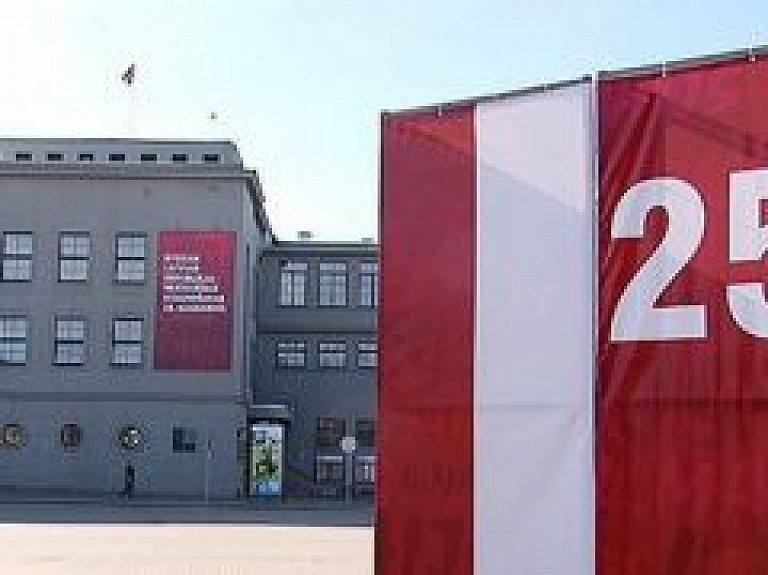 Daugavpilī svin Neatkarības atjaunošanas 25.gadadienu