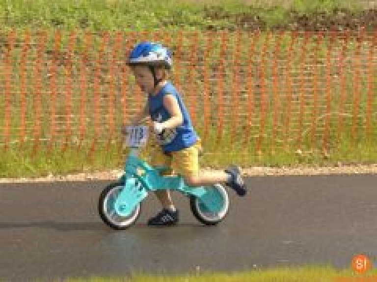 Notiks velo sacensības bērniem un jauniešiem