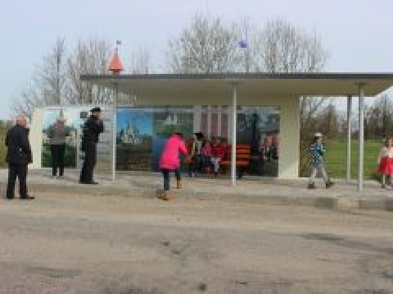 Stāmerienas pagastā atklāj īpašu pieturu