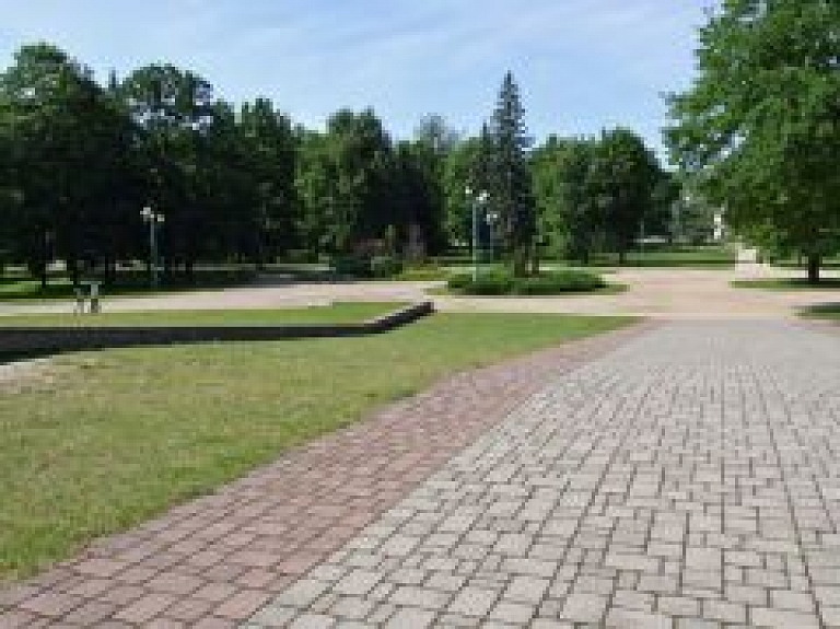 Biedrības "Veče" organizētais "Uzvaras dienas" pasākums Jelgavā notiks Stacijas parkā