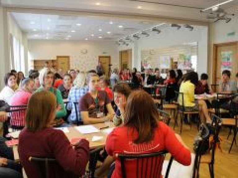 Plāno īstenot projektu jauniešu iesaistei demokrātijas attīstībā