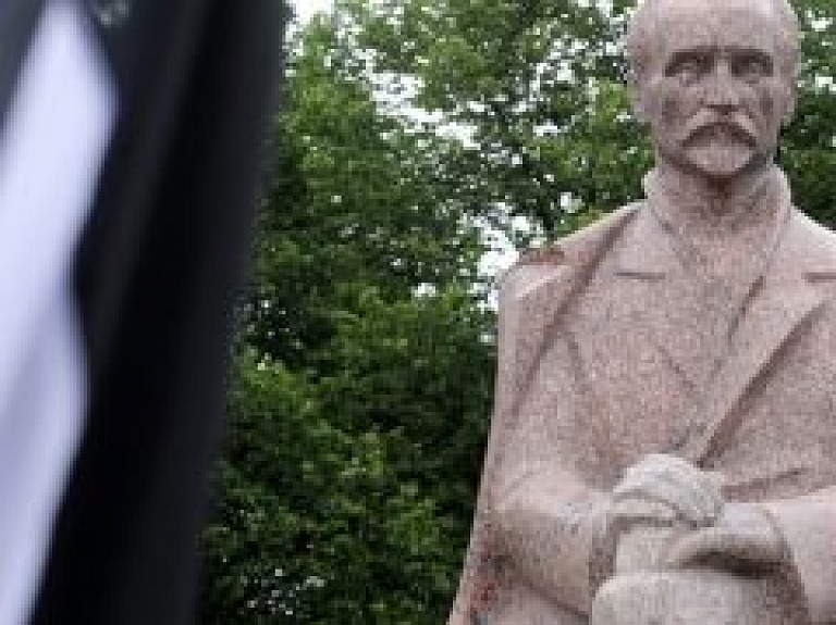 Tukuma muzejs plāno Durbes pilī izveidot Raiņa istabu