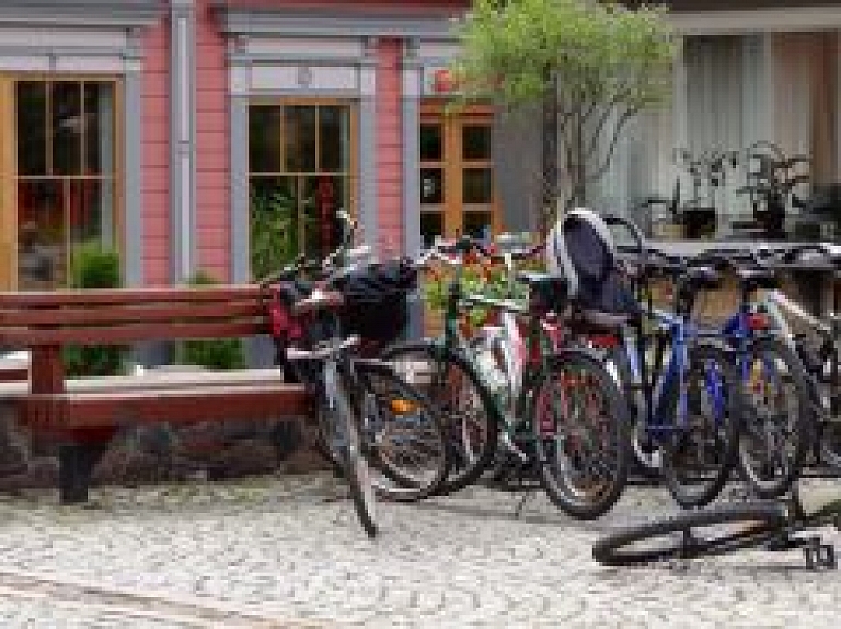 Ventspilī uzstāda jaunus veloturētājus