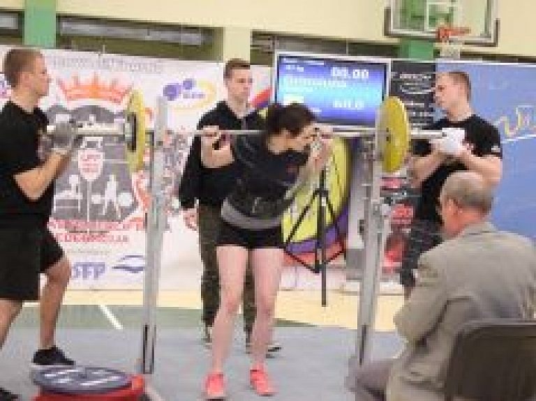 Valmierā notiek sezonas noslēdzošais spēka trīscīņas čempionāts