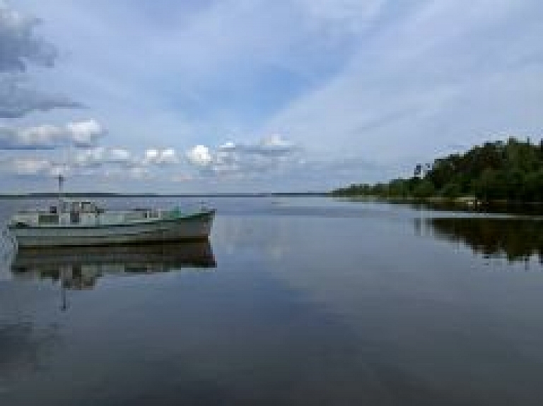 Lielajā Stropu ezerā tiek ieviesta licencētā makšķerēšana