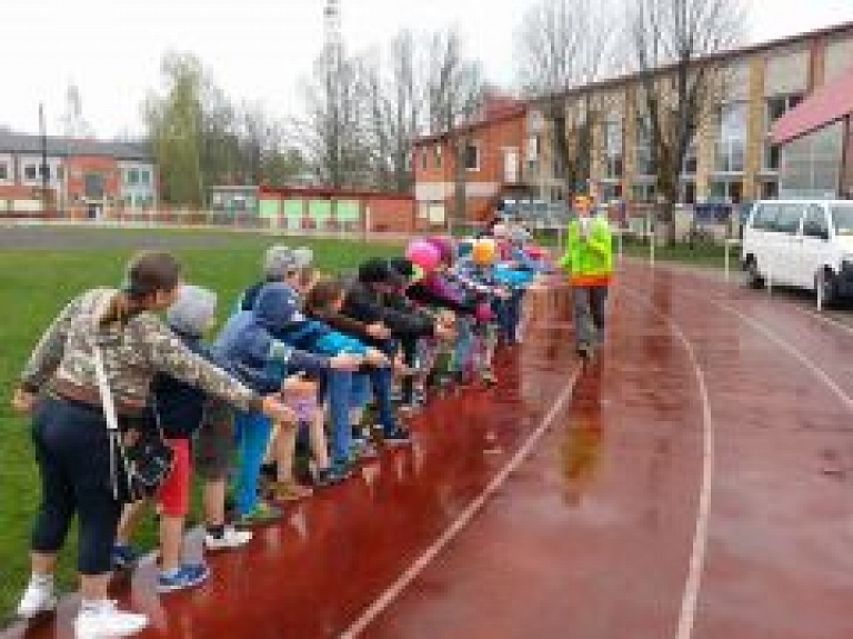 Preiļos velosipēdistu sacensībās uzvar Riebiņu vidusskolas komanda