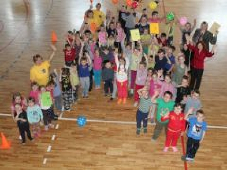 Viļakas pamatskolā aizvadītas sadarbības sporta spēles