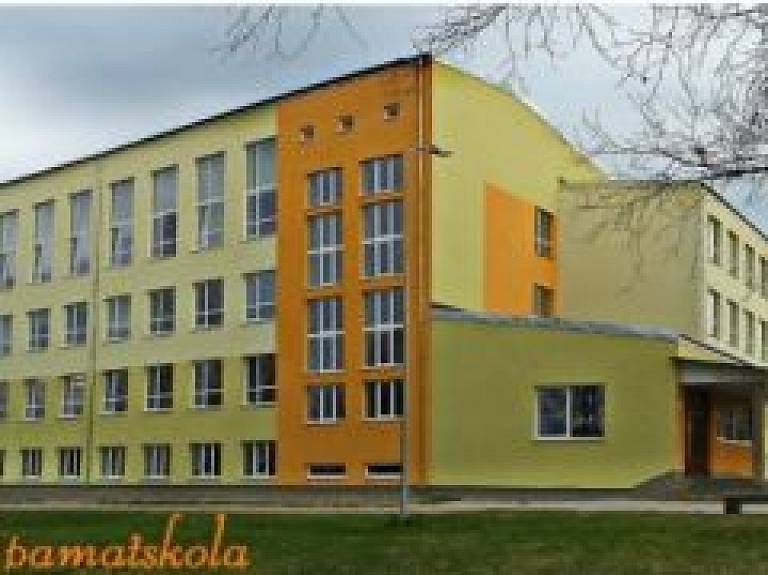 Pie Valkas pamatskolas svinīgi atklās karoga mastu