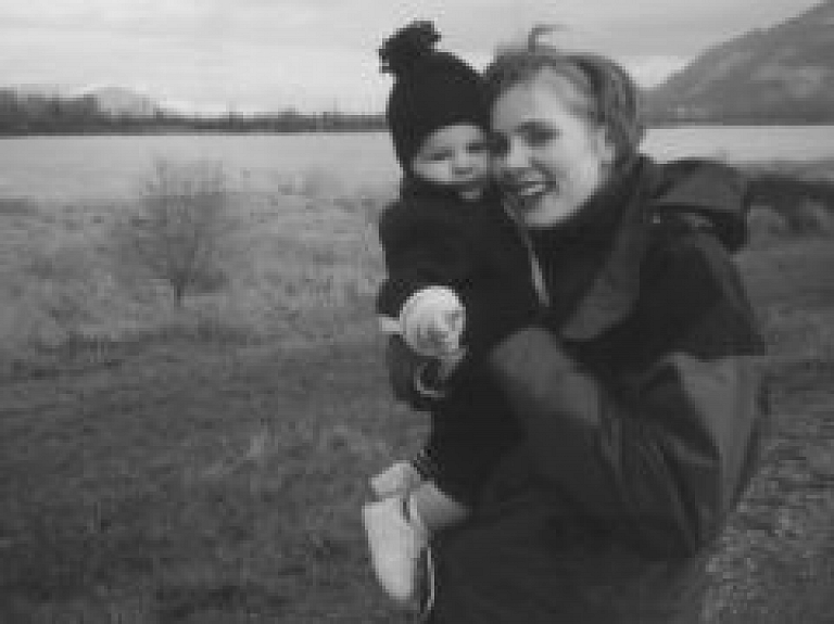 "Rozbeķēni" un "Rozbeķu saime" aicina piedalīties Māmiņdienas foto akcijā