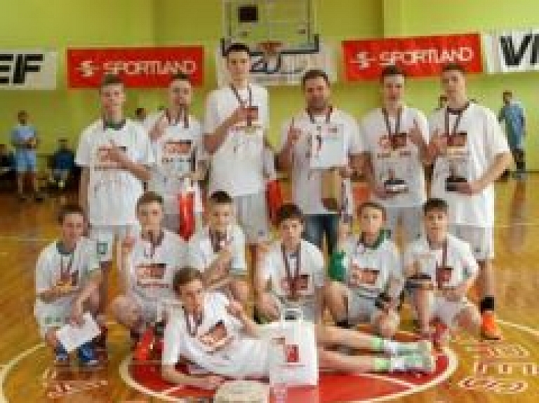 Valmieras U15 komanda izcīna zeltu Latvijas jaunatnes basketbola līgā