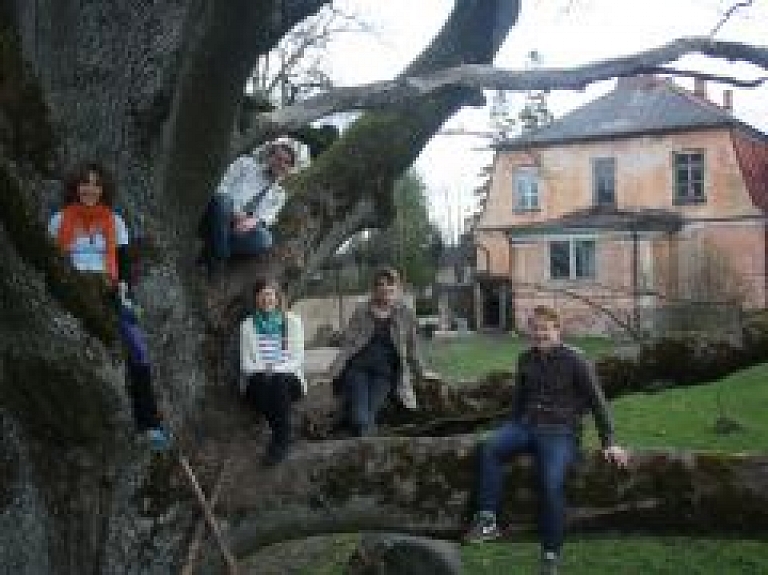 Cēsīs ieradušies norvēģu fotogrāfi un antropologi