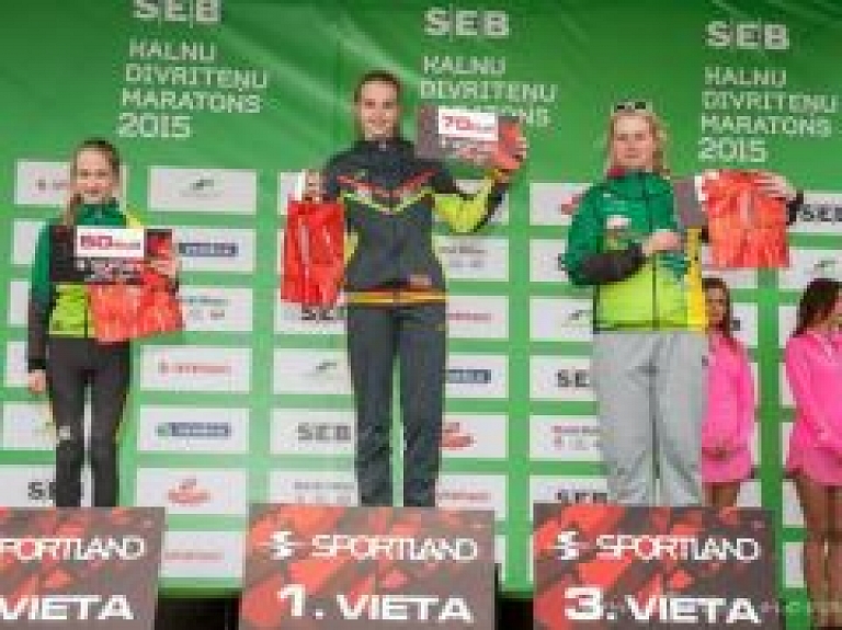 SBJSS riteņbraucēji uz goda pjedestāla SEB MTB maratona 1.posmā