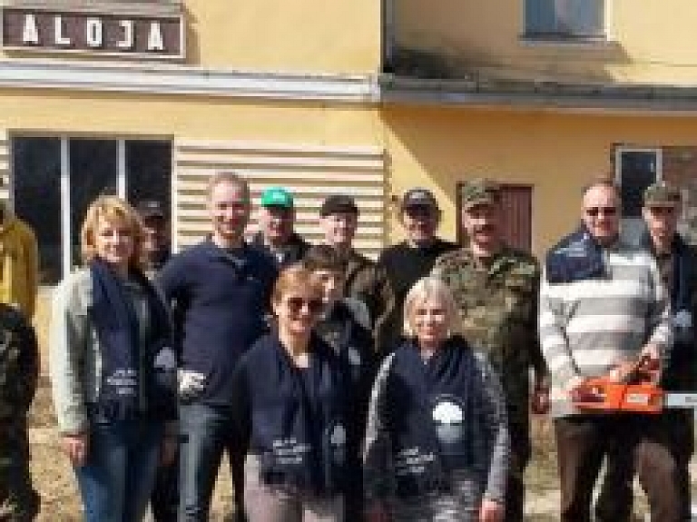 Alojas novadā sakopj bijušās dzelzceļa līnijas posmu