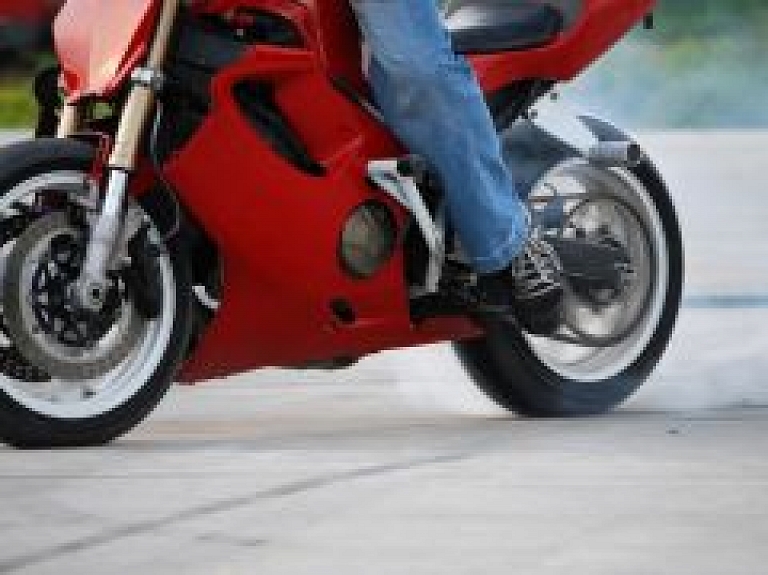 Uz Latvijas ceļiem negadījumos cietuši motociklisti un velosipēdisti