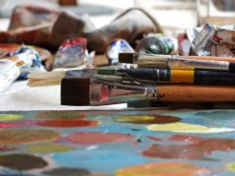 Siguldā būs skatāma Alekseja Naumova personālizstāde "Pasaules pilsētas"