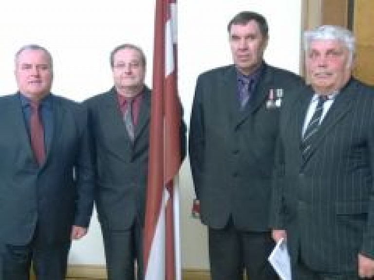 Vaivods piedalās Latvijas neatkarības atjaunošanas 25.gadadienas pasākumā