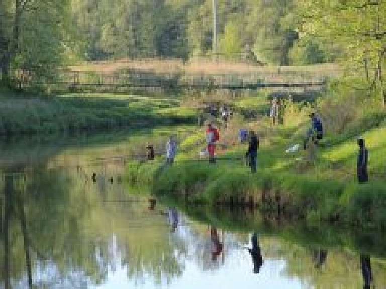 Gatavojas makšķerēšanas sacensībām "Staiceles vimba 2015"