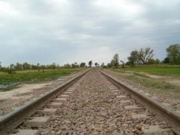 Bauskas domes ārkārtas sēdē izveido 13 cilvēku darba grupu "Rail Baltica" projekta apspriešanai