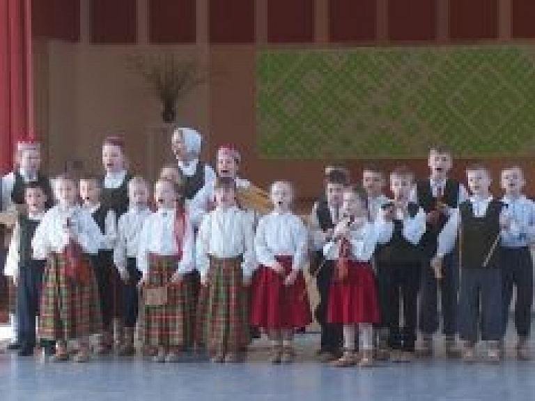 Ziemeļlatgales bērnu un jauniešu folkloras kopu skate aizrit Rogovkā