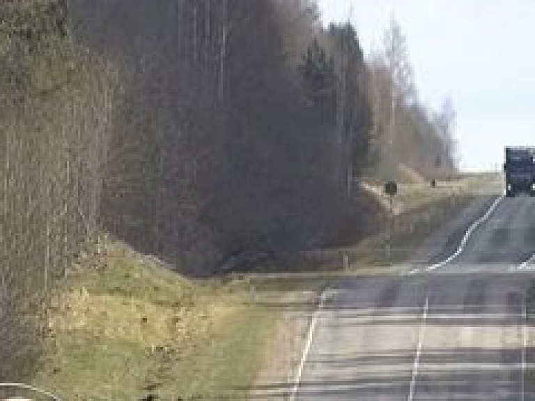 Vidzemes šoseja turpina brukt
