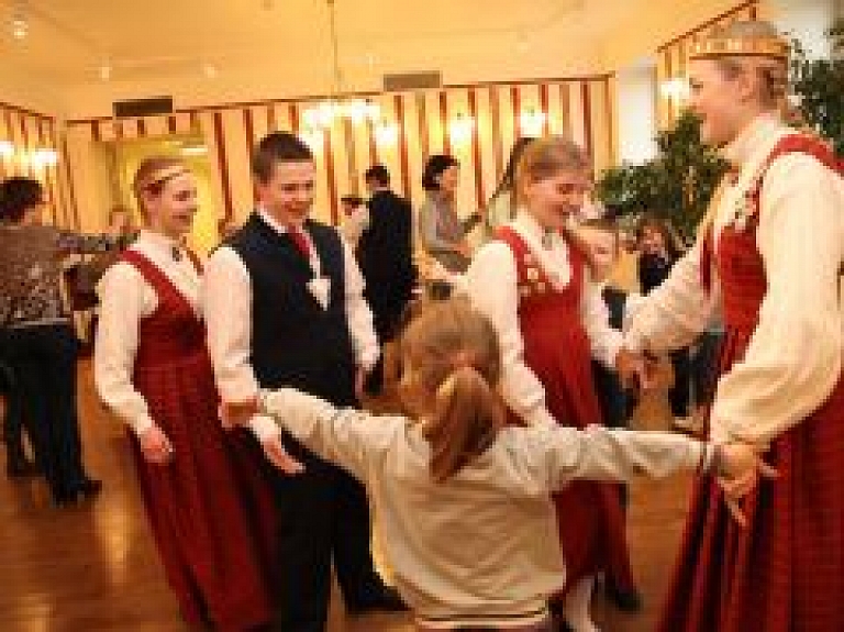 Folkloras kopa "Rotaļnieks" ieguvusi pirmās pakāpes diplomu