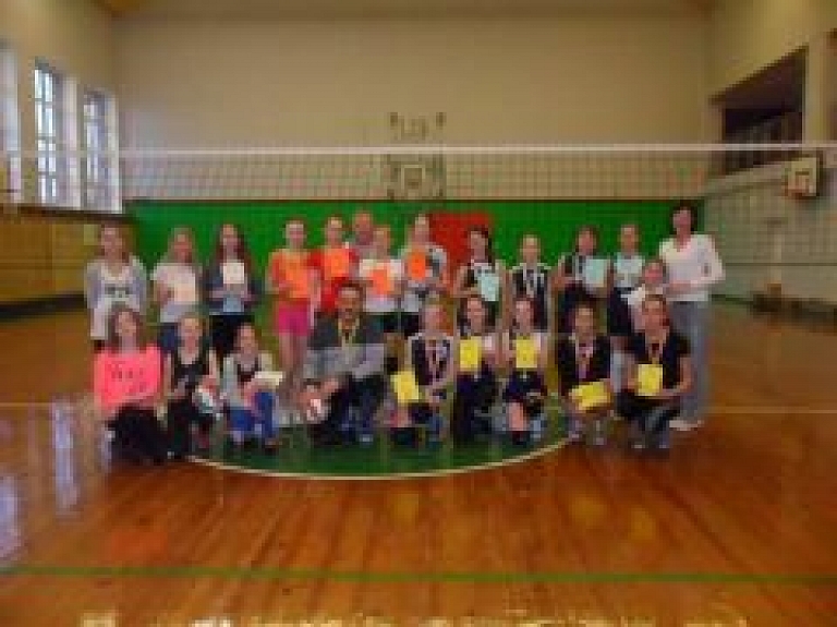 Rūjienas novada sporta skola volejbolistēm pirmie starti
