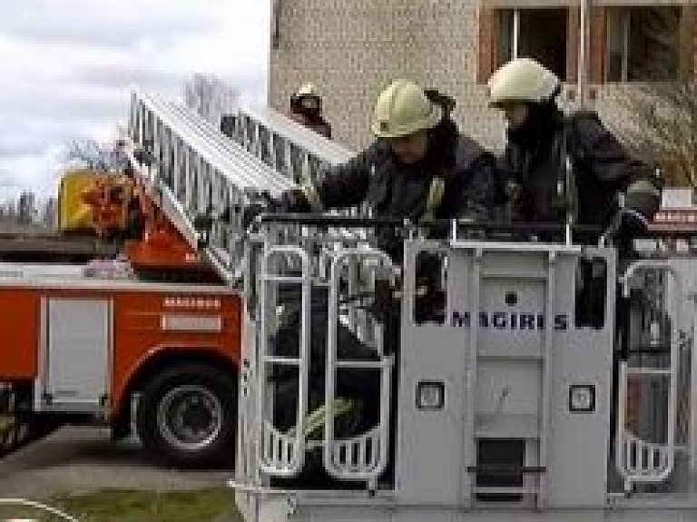 Latvijas un Igaunijas glābēju mācības Valkā
