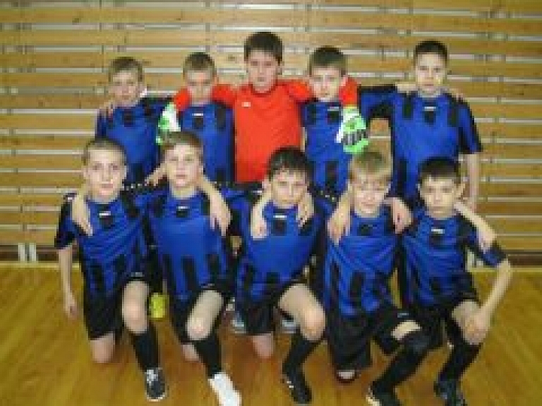 Viļakas novada mazie futbolisti saņem jaunas formas