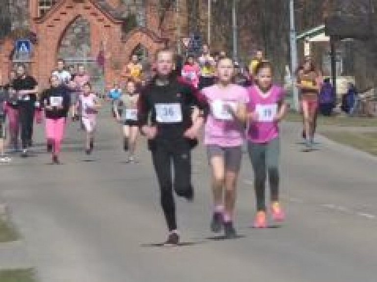 Latgales Reģionālā TV: Preiļos notiek tradicionālais skrējiens "Cīruļputenis"