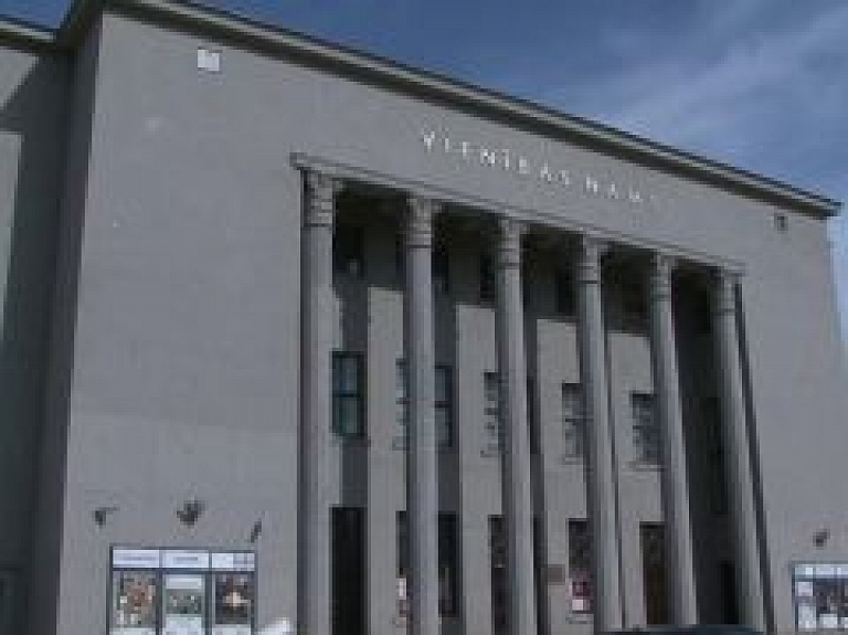 Latgales Reģionālā TV: Daugavpils teātrī pirmizrāde izrādei "Svešie svētki"