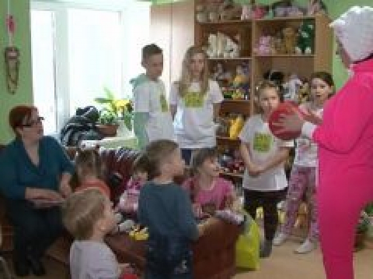 Latgales Reģionālā TV: Bērnu nama bērniem jādāvā ģimenes sajūtu