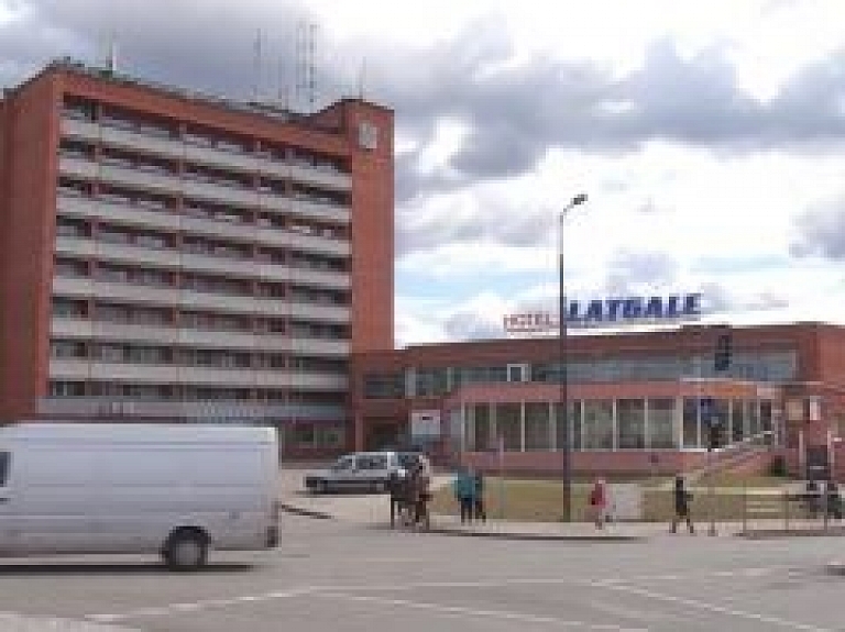 Latgales Reģionālā TV: Rēzeknē viesnīcā "Latgale" izceļas ugunsgrēks