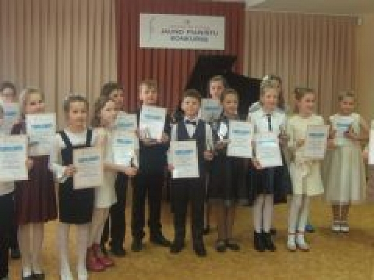 Līvānos izskan Jēkaba Graubiņa Jauno pianistu konkurss
