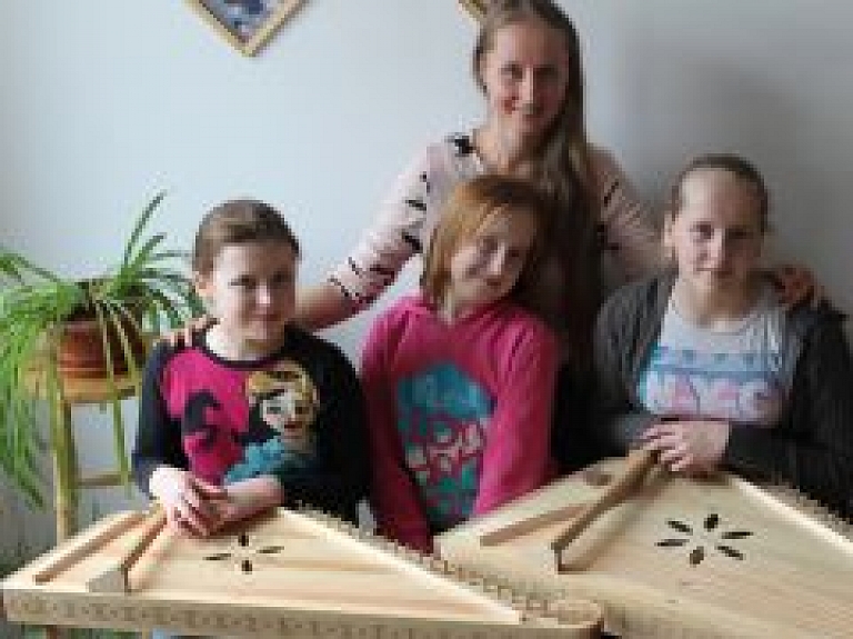 Alojas Mūzikas un mākslas skola izsaka pateicību