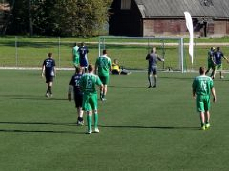 "Daugavpils" futbolisti savā laukumā pārspēj "Gulbeni"