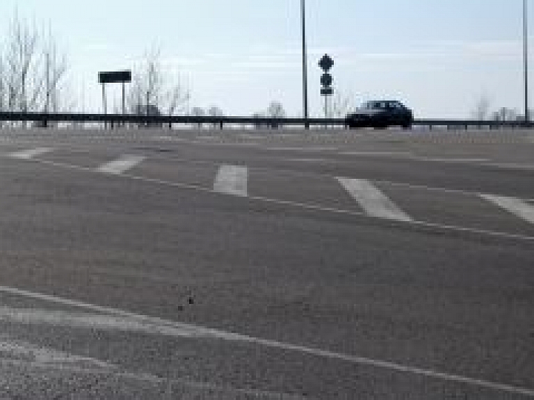 Suntažos pie Abzes upes tilta izveidojies iesēdums