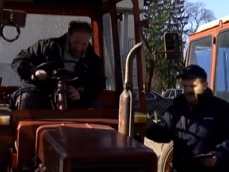 Vidzemes TV: Gatavojoties lauku darbiem, zemnieki steidz veikt traktortehnikas apskates