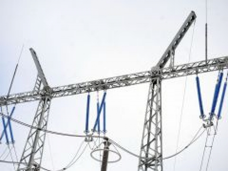 Vairāki simti mājsaimniecību ap Kuldīgu - bez elektrības
