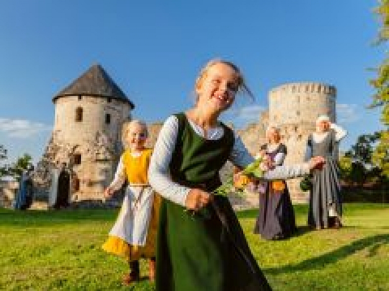 Cēsu pils kompleksā apmeklētāju skaits pērn audzis par 14%