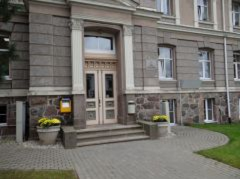 Aizņemsies Cēsu pilsētas pamatskolas telpu atjaunošanai