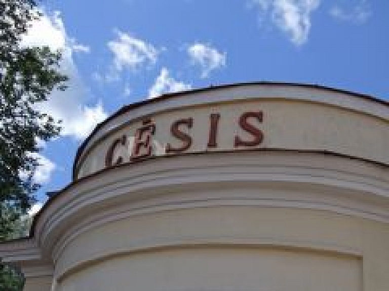 Cēsīs cildinās apbalvojuma "Laiks Ziedonim" ieguvējus