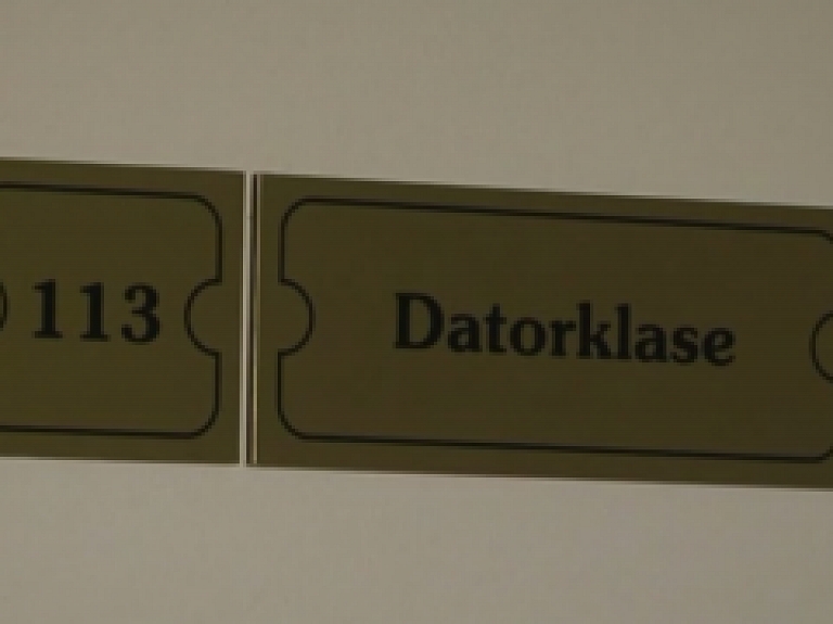 Vidzemes TV: Valmieras sākumskolā no nākamā mācību gada 1.klasē ieviesīs jaunu mācību priekšmetu - datoriku